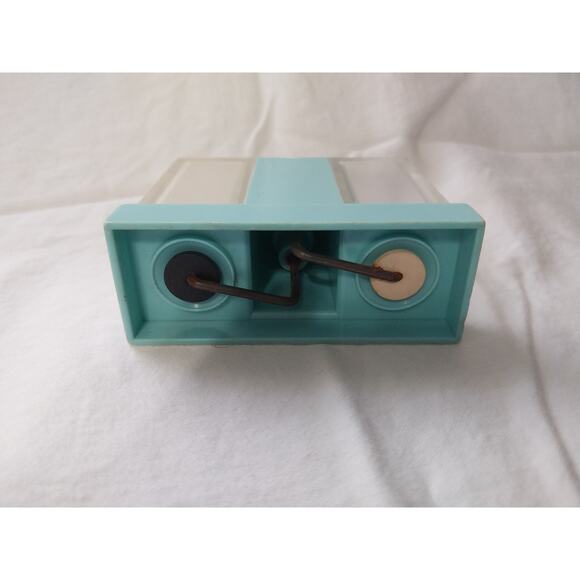 Vintage Whirley Blue Georgia Peach State Plastic Push Salt & Pepper Shaker - Picture 3 of 3